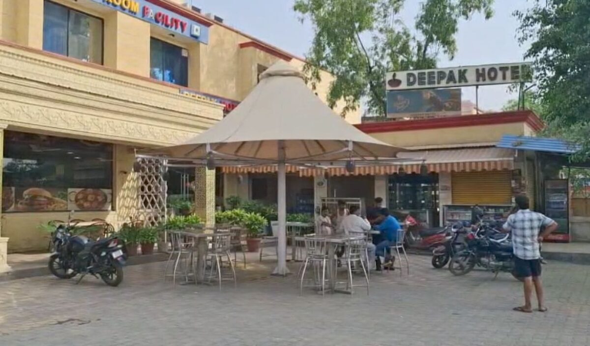खाने के पैसे मांगे तो होटल मालिक के बेटे को मार दी गोली