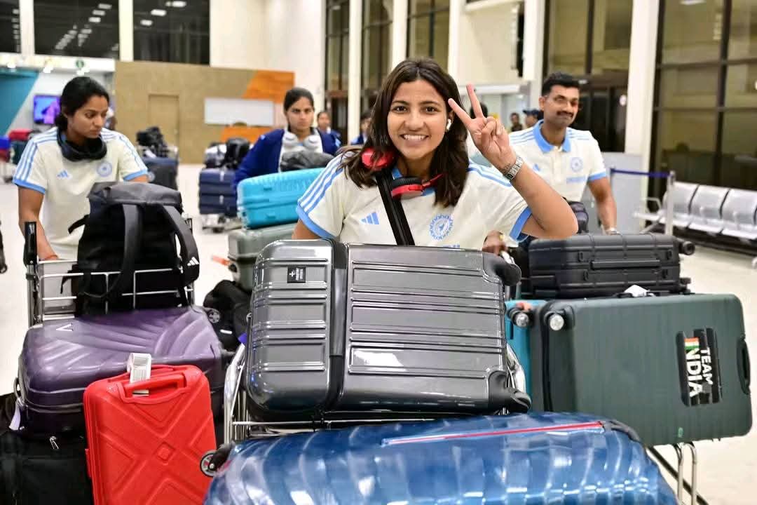 तीन देशों की त्रिकोणीय सीरीज में खेलने श्रीलंका पहुंची क्रिकेटर स्नेह राणा