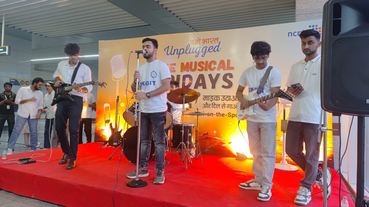 देश और भारतीय सेना के वीर जवानों के साहस और वीरता के नाम रही शाम