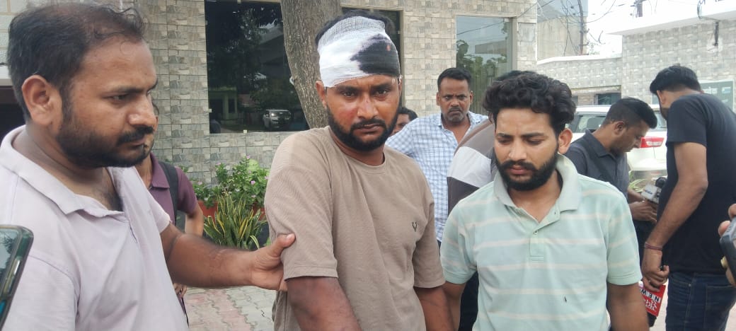 छात्रा से करता था छेड़छाड़, मनचले को कर दिया लहुलूहान