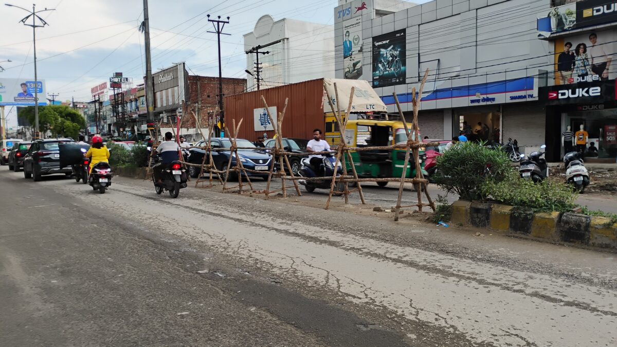 कांवड़ यात्रा: रस्सी और ब​ल्लियों के जाल में कैद हो गया मेरठ