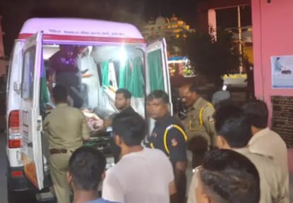 घर के बाहर बैठे तीन बच्चों के पिता को मार दी गोली