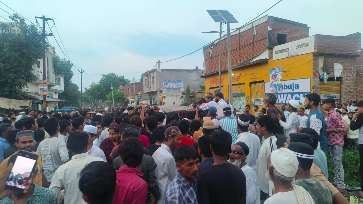 नवाबगढ़ी में नया मामला, मिठाई ​खिलाकर बच्चों को जाने का प्रयास