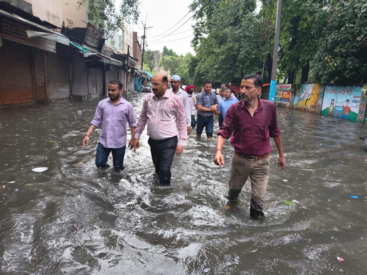 डीएम साहब बचाओ, डूब गया मेरठ शहर